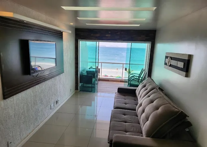 Vista mar- Pé na areia da Prainha- condomínio com piscina